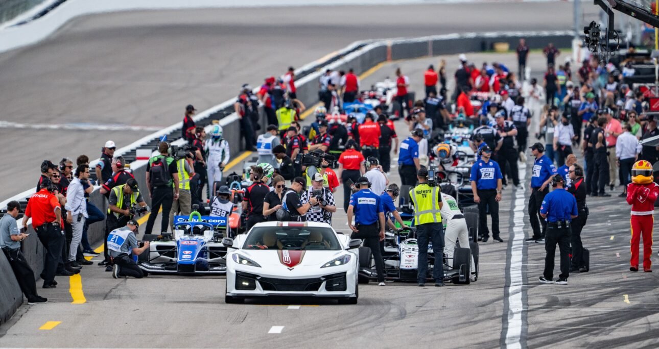 Ricardo Escotto completa su debut en óvalo de San Louis; ¡Mirada fija para Road America!