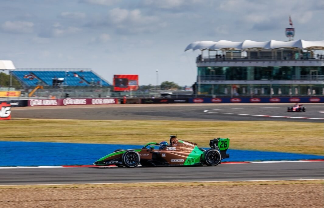 Ricardo Escotto suma valiosa experiencia y demuestra sólida adaptación en la FIA Fórmula 3 en Silverstone